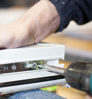 Advantage Enterprises casement windows come with a fold-in handles